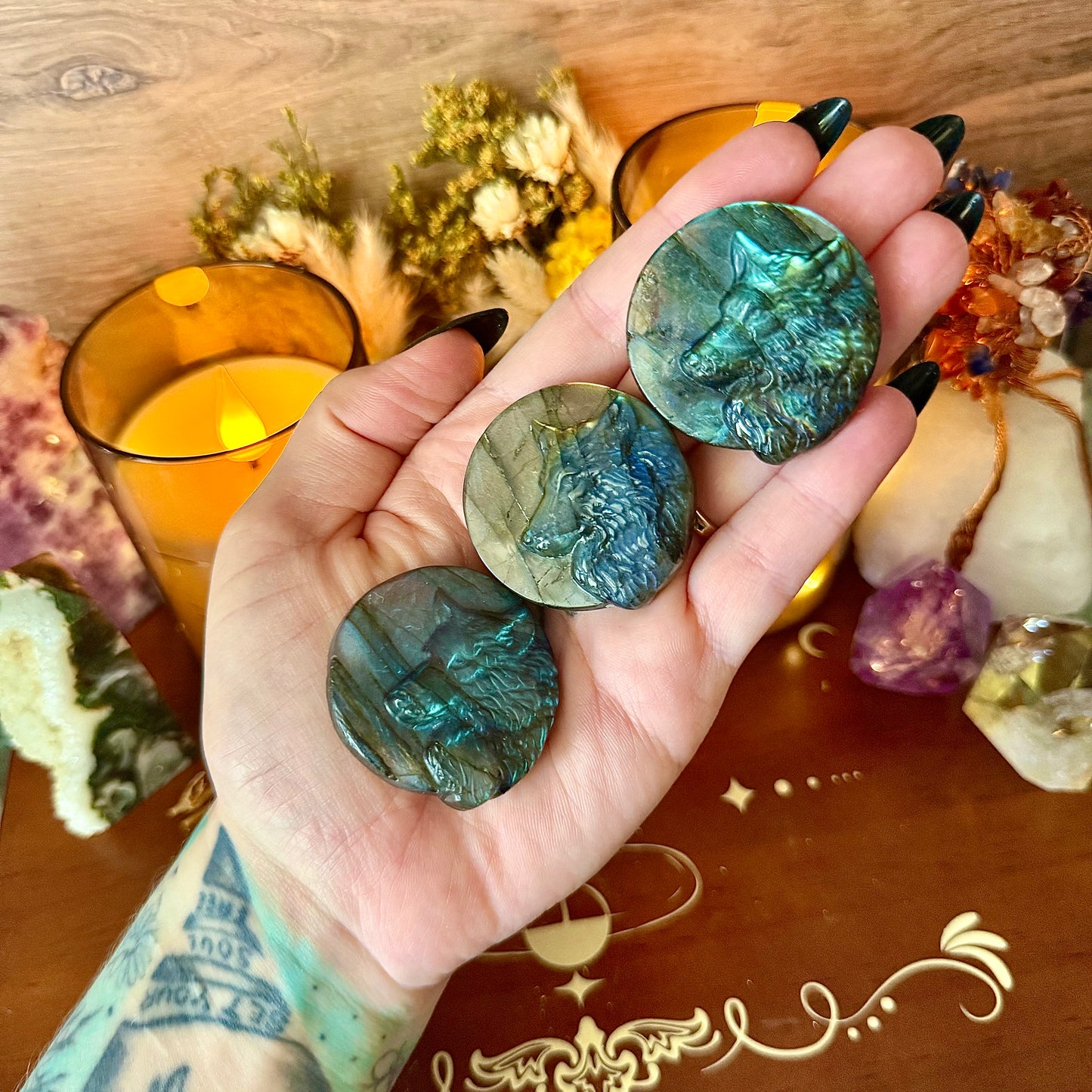 High Flash Labradorite Wolf Carving, Blue Flash, Intuition Crystal